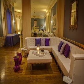 SLEIGH LOUNGE